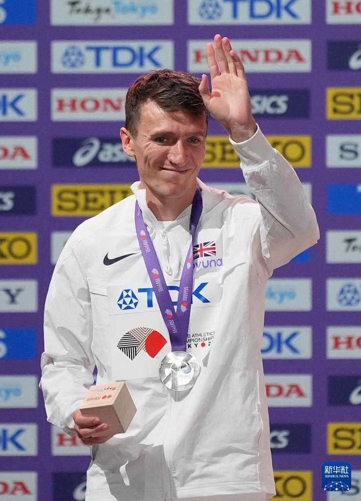英国选手在田径比赛中斩获金牌 英国选手在田径比赛中斩获金牌