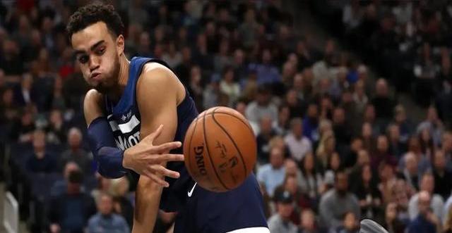 体育赛事直播-华丽转身！篮球明星的意外表现令人惊叹