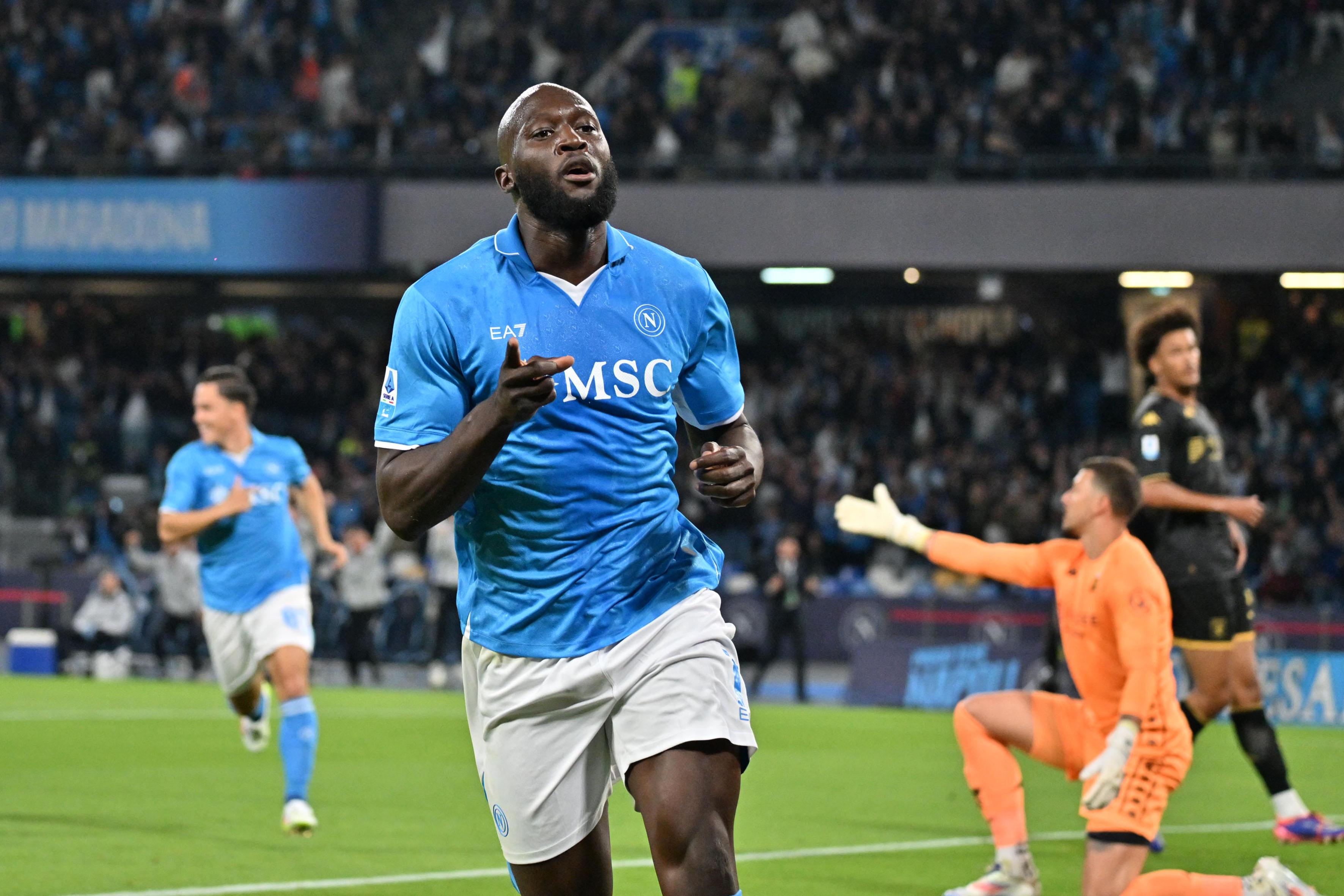 那不勒斯客场击败热那亚，止连败之苦