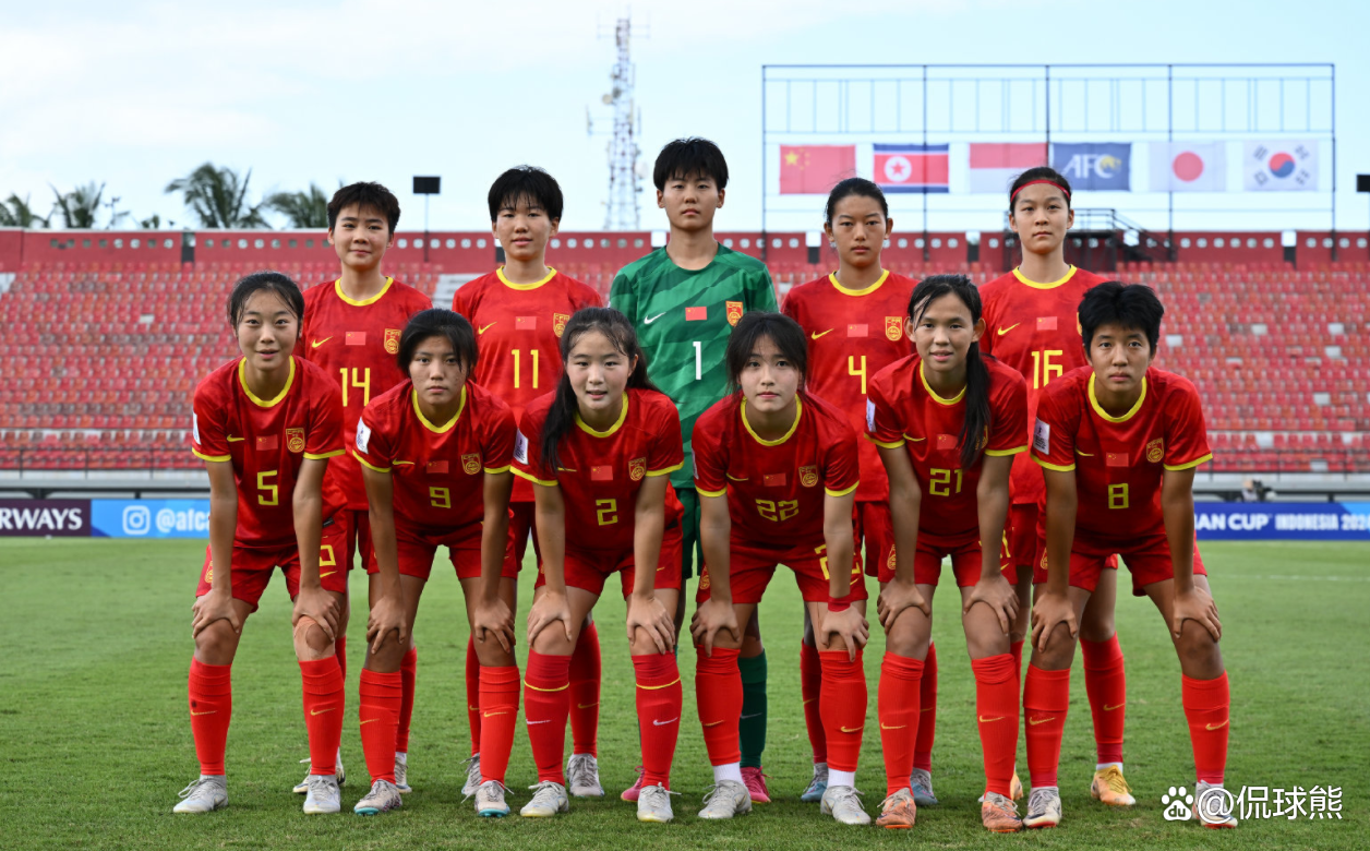 热血激情!女足比赛现场掌声不断 热血激情!女足比赛现场掌声不断