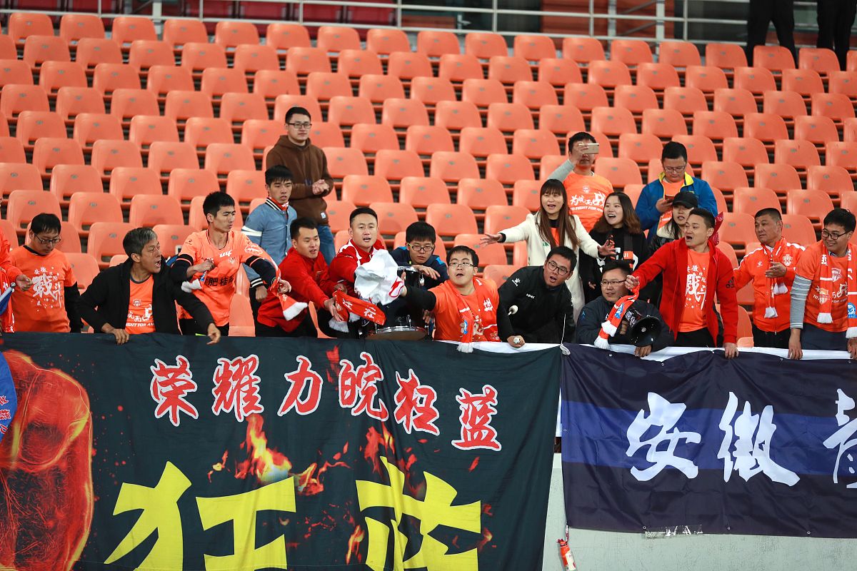 客场迎战历史劲敌,球队备战雄心壮志斗志昂扬 客场迎战历史劲敌,球队备战雄心壮志斗志昂扬