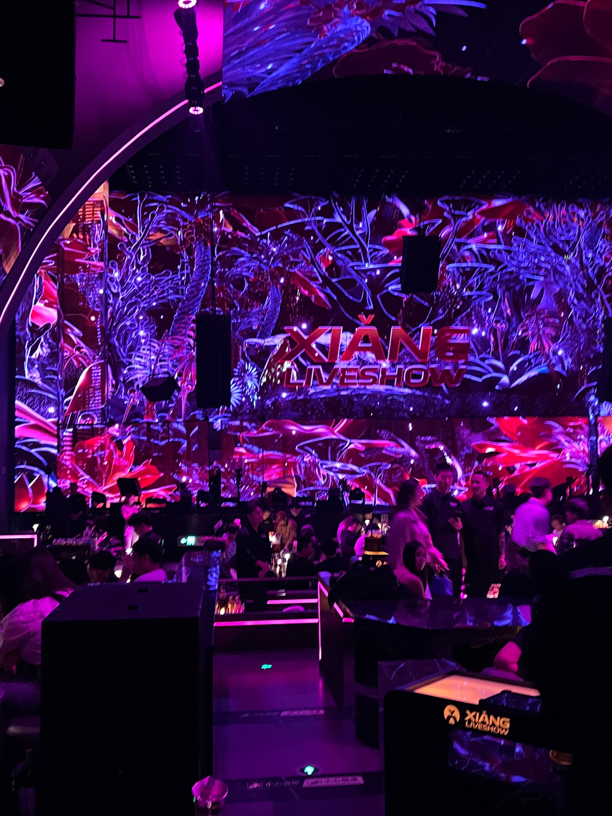 熊猫直播平台-夜色迷离！欧洲杯赛场灯光绚烂