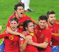 熊猫体育官方-西班牙网球队鏖战世界网球队，费德勒惊艳世界