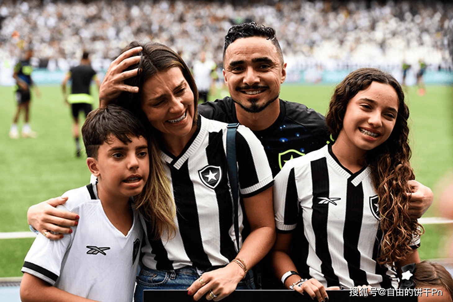 熊猫体育app-包含明星球员退役告别，球迷泪目送别传奇的词条