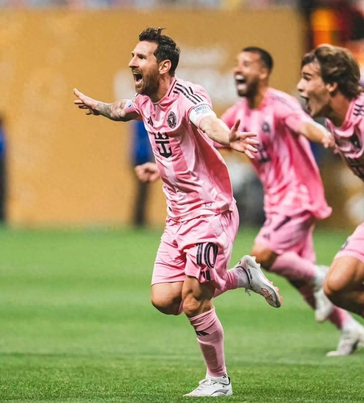 关于美国翻盘马赛，梅西统治全场的信息