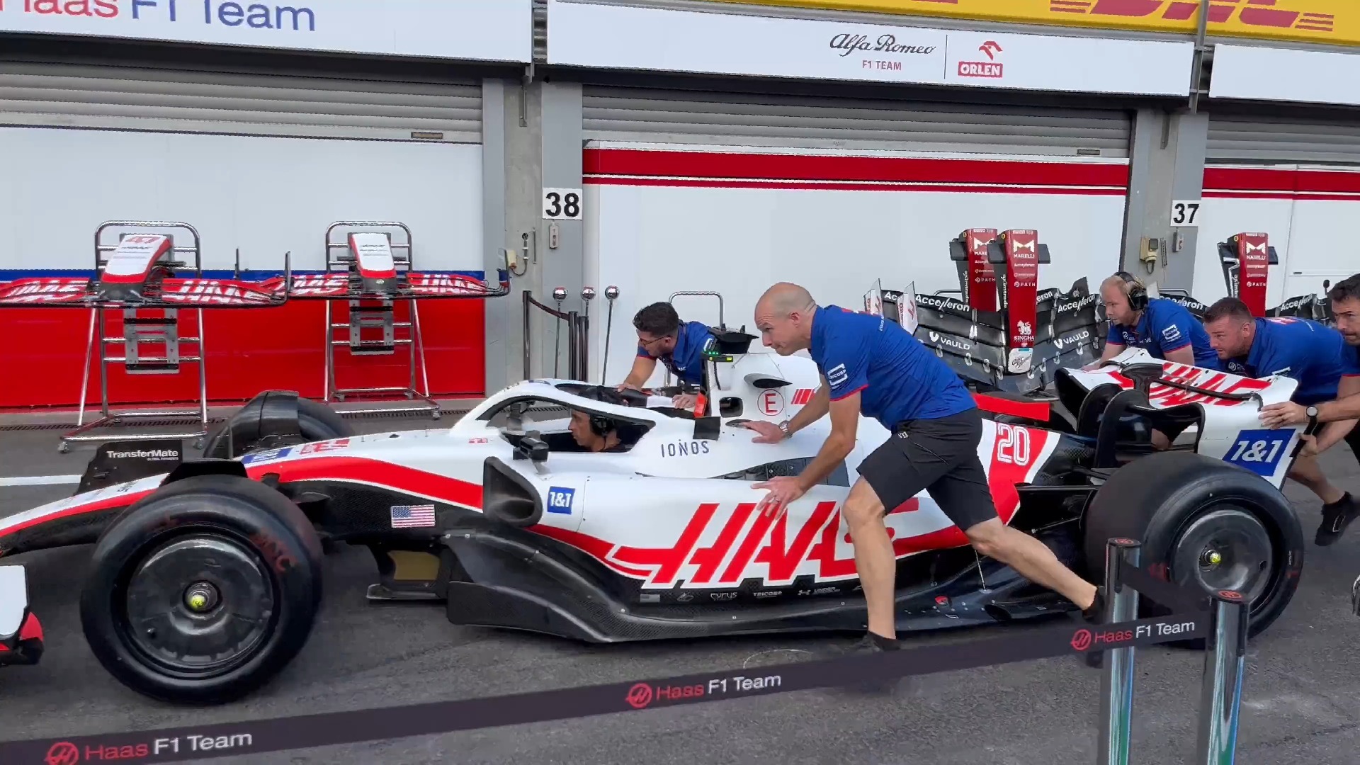 雷诺车队完胜哈斯车队，阿隆索统治全场的简单介绍