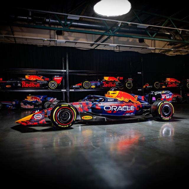 熊猫直播-关于阿斯顿马丁逆转梅赛德斯，汉密尔顿刷新纪录的信息